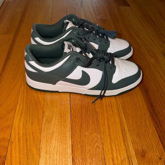 Nike White and Dark Green Sneakers - Picture 3 of 3